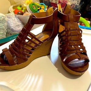 Brown American Eagle wedges 🤎